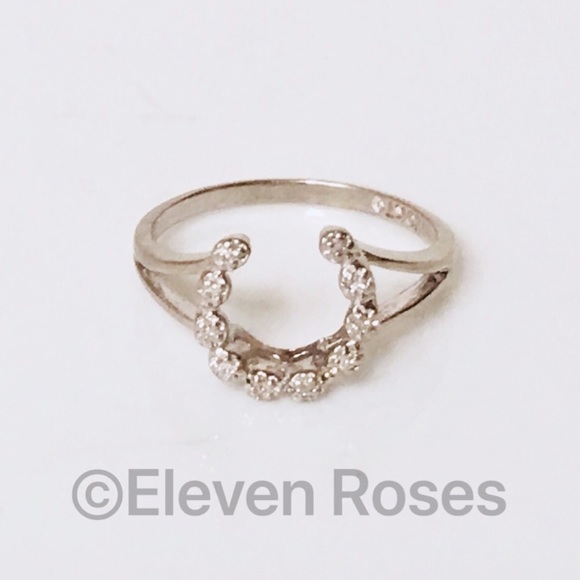 10k White Gold & Diamond Horseshoe Ring - Picture 8 of 8